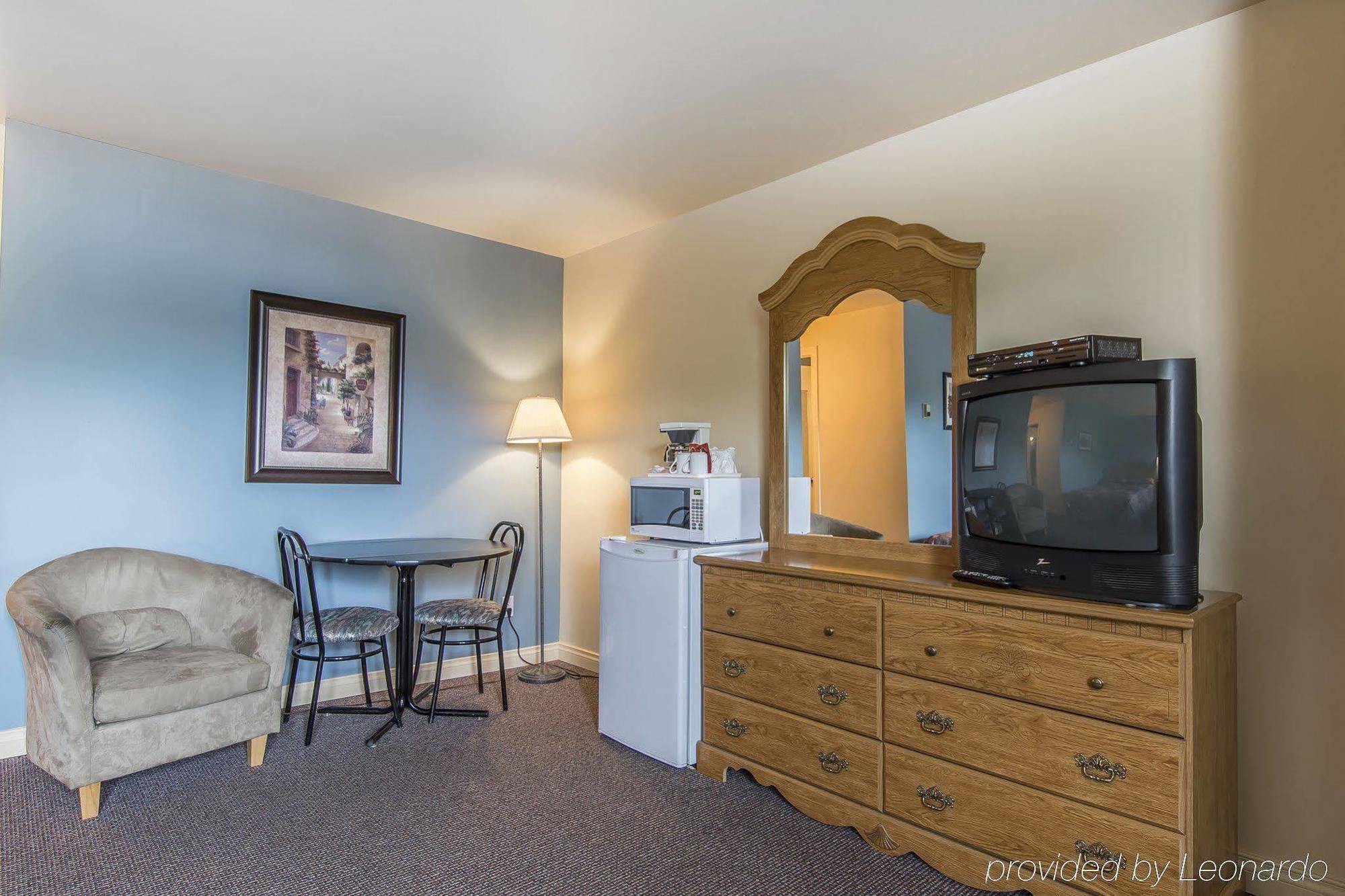 Econo Lodge Cabano Экстерьер фото