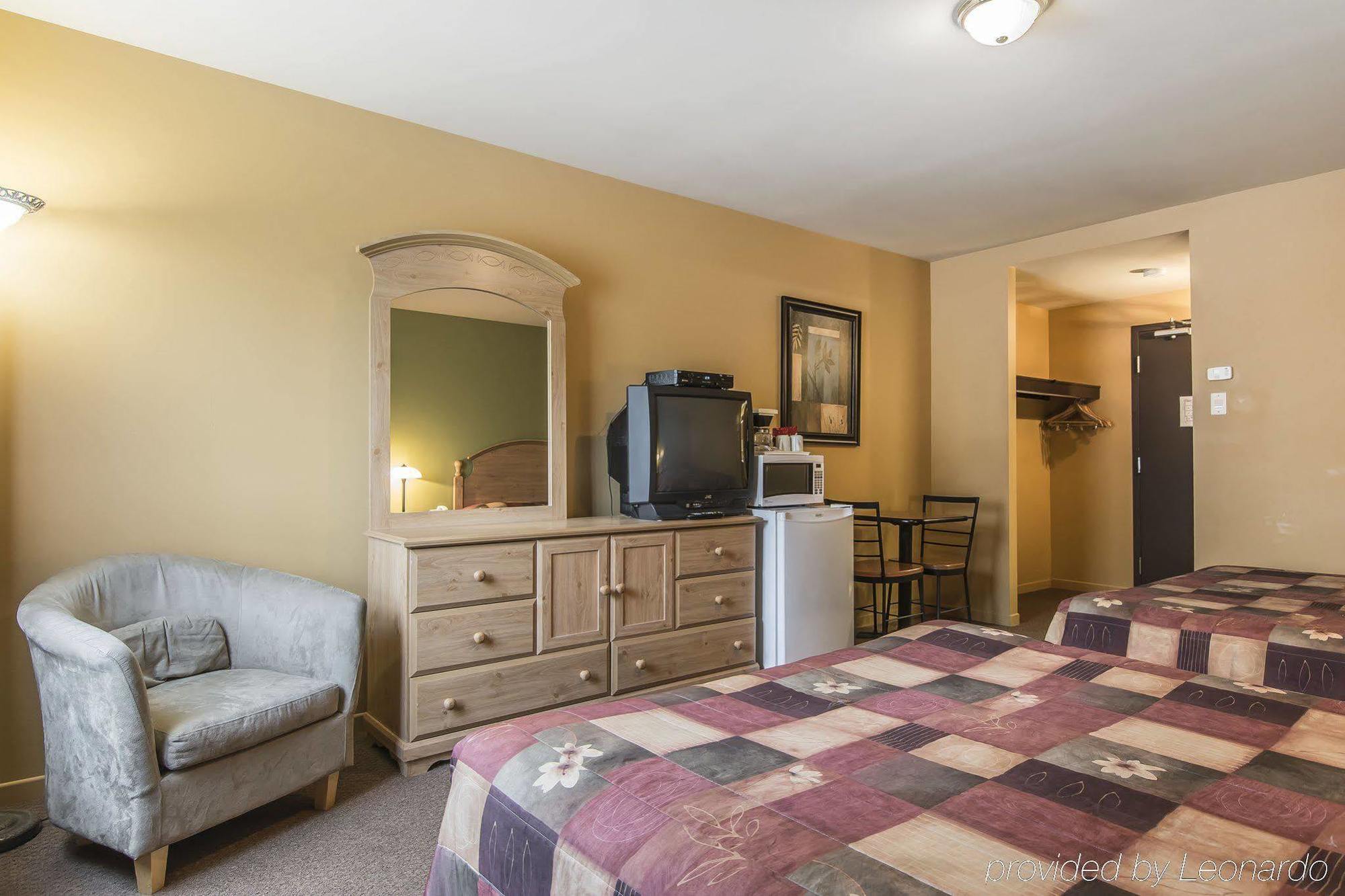 Econo Lodge Cabano Экстерьер фото