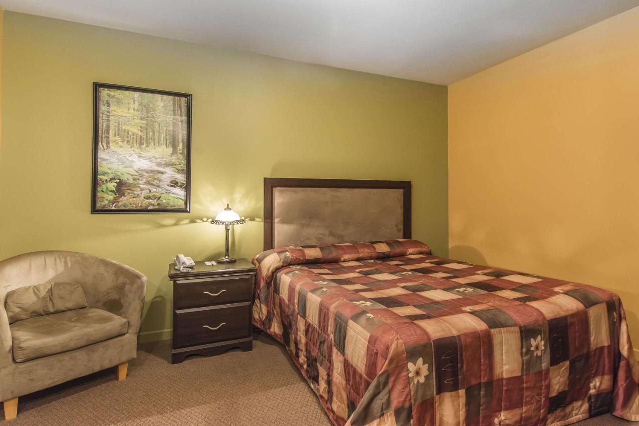 Econo Lodge Cabano Экстерьер фото